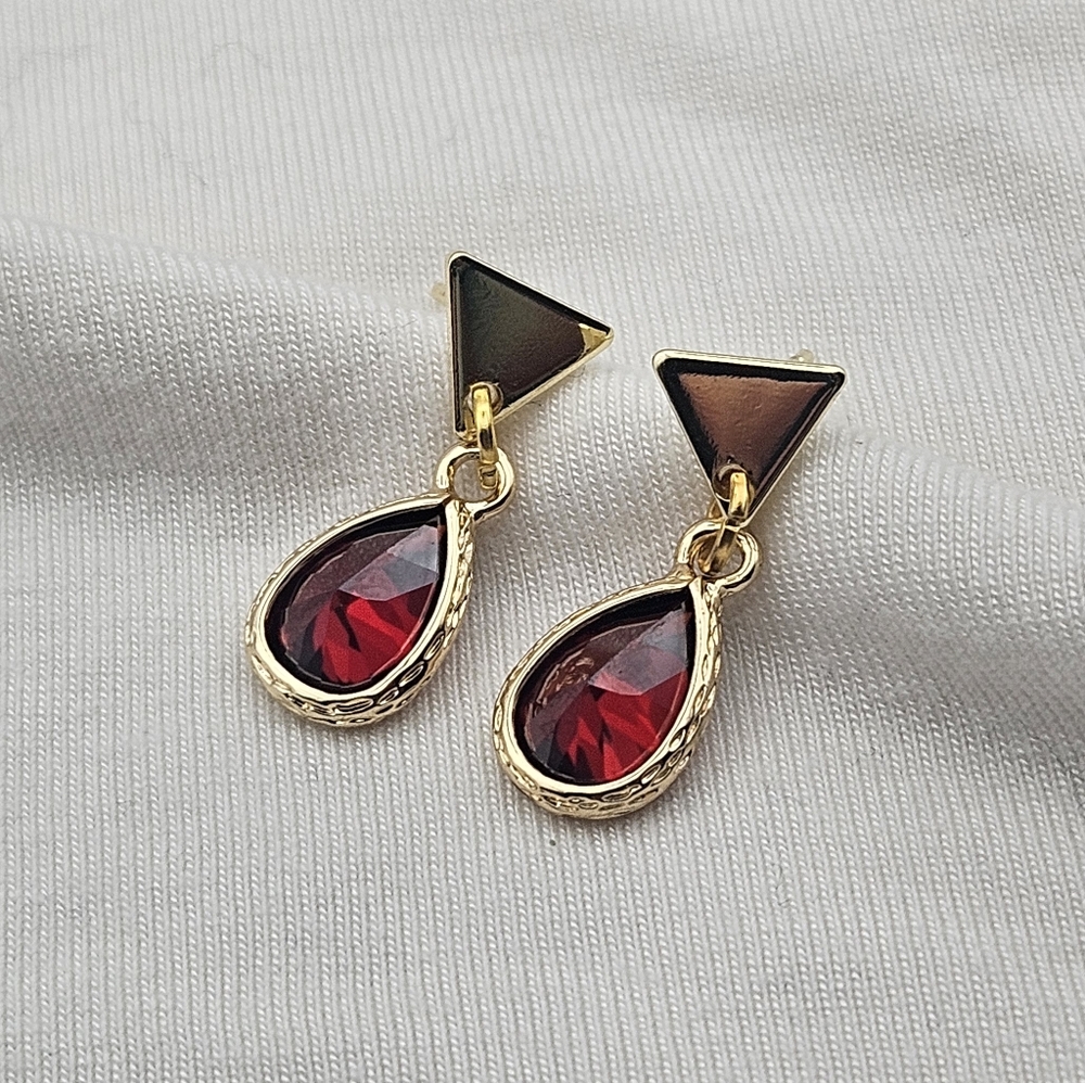 Elegant Gold and Red Teardrop Earrings - Picture 2 of 9